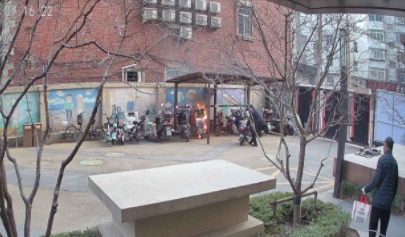 電動(dòng)車棚起火 “火焰識(shí)別”攝像機(jī)秒級響應(yīng)化險(xiǎn)為夷